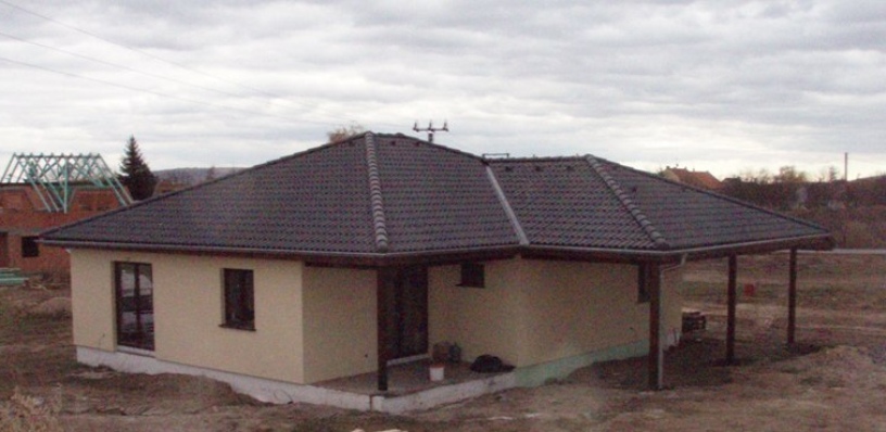 Brněnsko – Atypický bungalov s krytou terasou